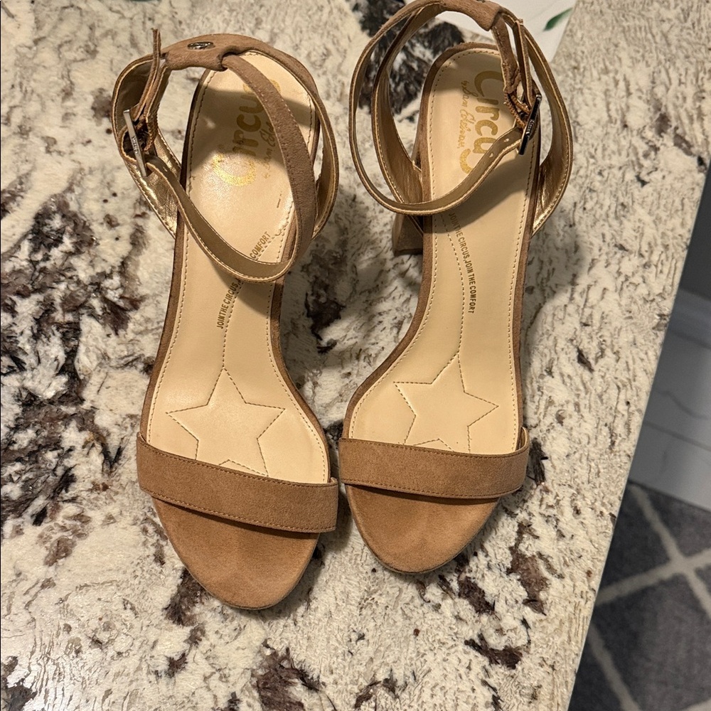 Circus by Sam Edelman Tan Heels